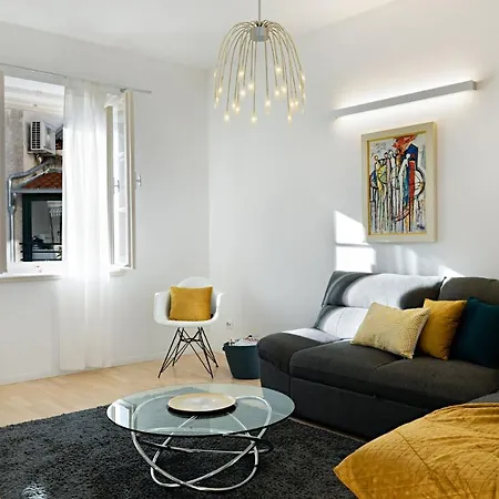 Eltz By Aula Apartment Split